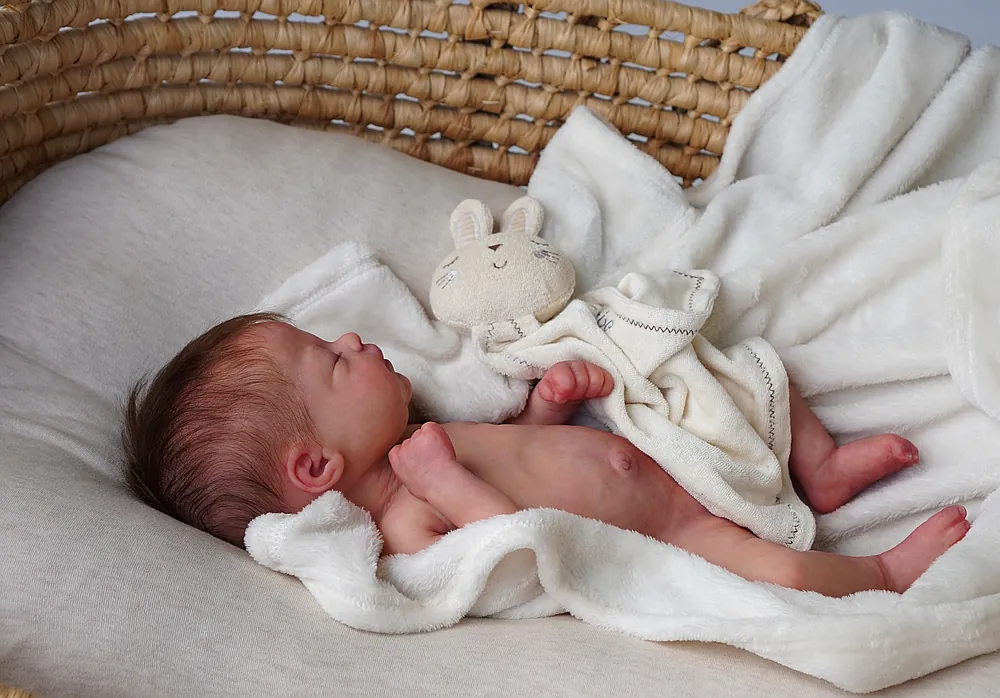 	Emma Kinsley - Length	17" view 4