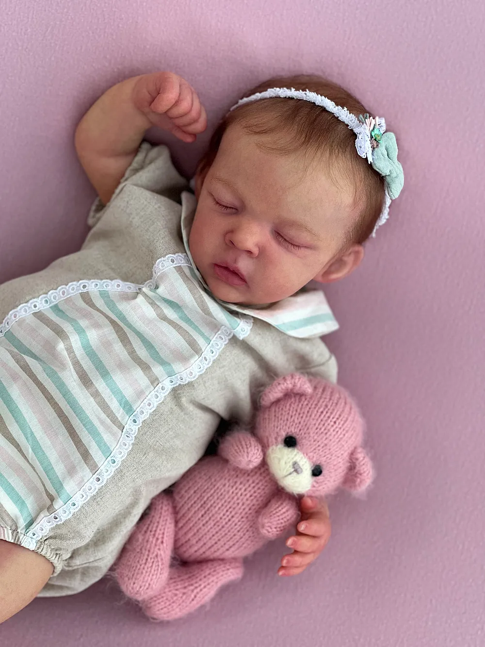 ARIAS BEBÉ REBORN 40 CM LOLA ROSA CON CESTO