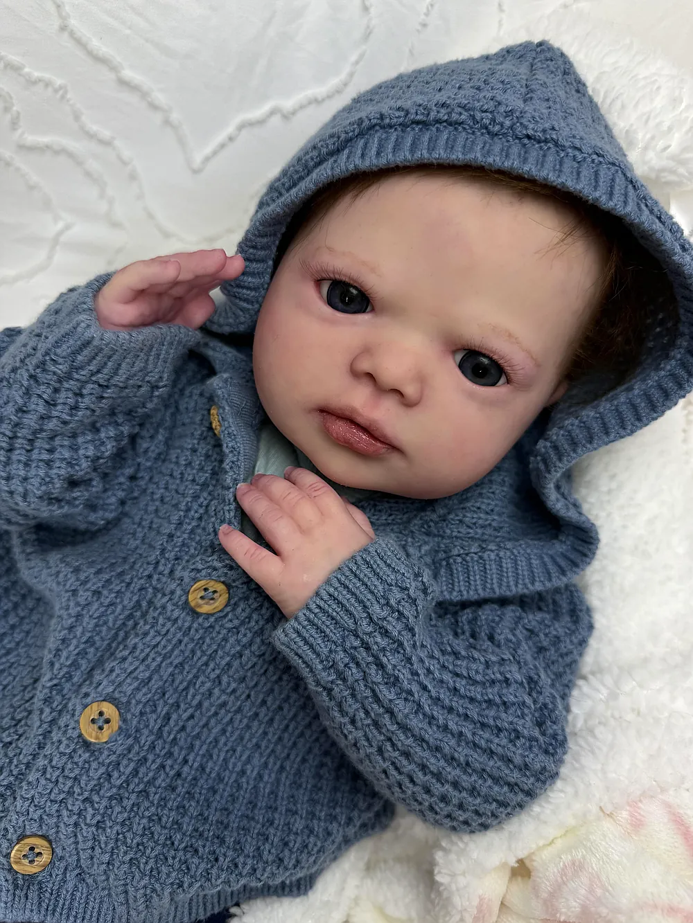 Shannon Awake - Length	19" view 3